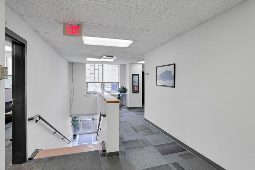 More Photos Of 300 E Auburn Ave, Springfield Office For Sale