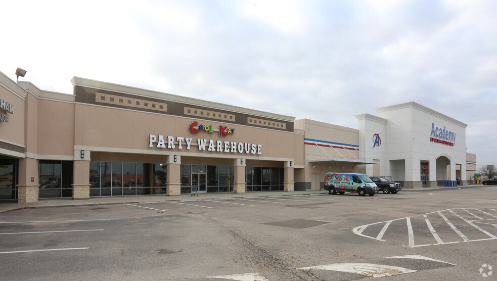 More Photos Of 1461-1473 Spring Cypress Rd, Spring Storefront For Lease