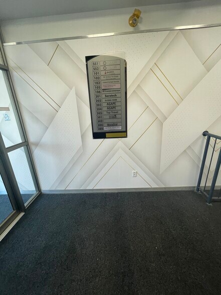 More Photos Of 3858-3870 Notre-Dame, Laval Office For Sale