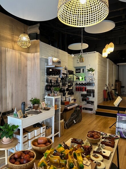 More Photos Of 710 South St, Philadelphia Storefront Retail Residential For Lease