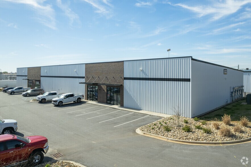 Primary Photo Of 532 Mayfield Rd, Duncan Warehouse For Lease