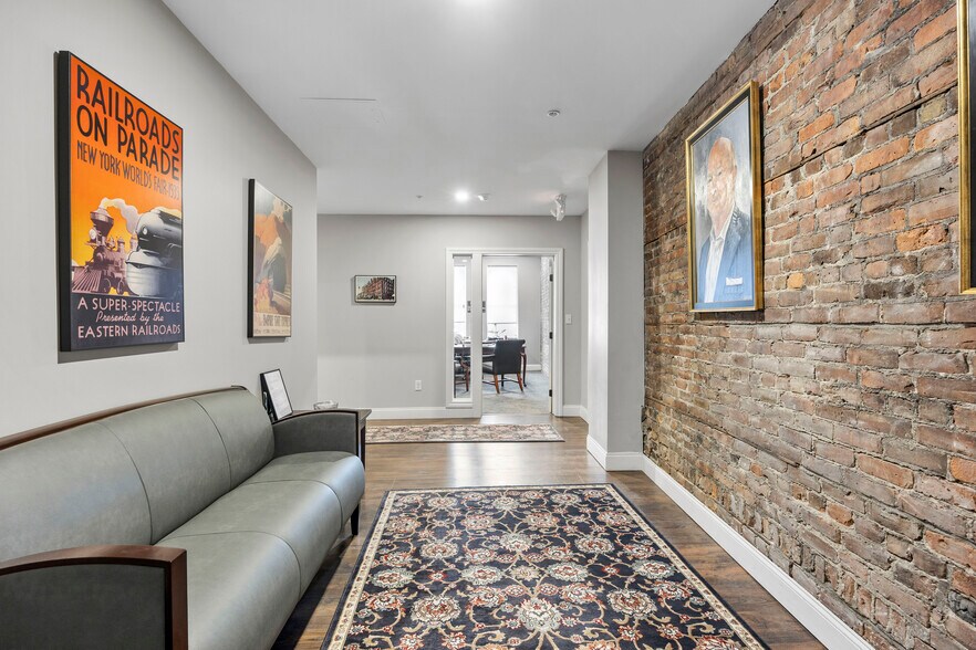 More Photos Of 76 N Pearl St, Albany Apartments For Lease