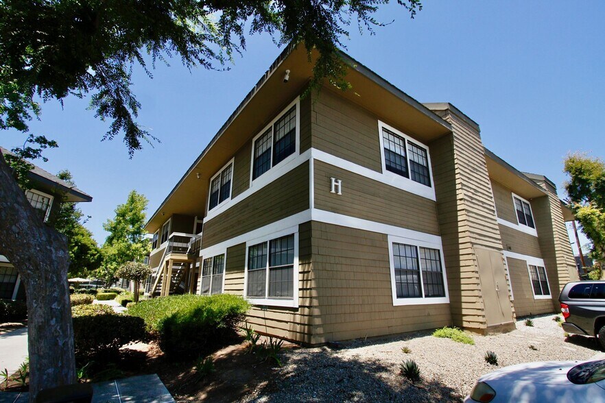 More Photos Of 2900 Bristol St, Costa Mesa Office For Sale