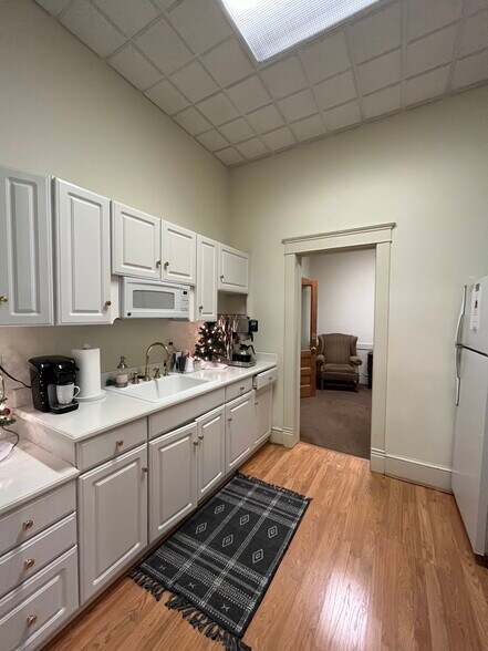 More Photos Of 236 E Front St, Traverse City Storefront Retail Office For Lease