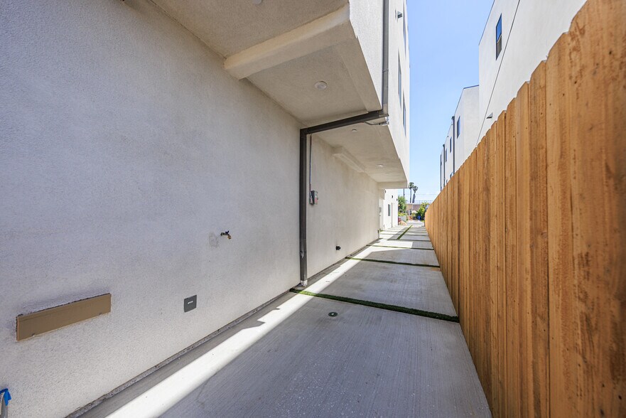 More Photos Of 2847 S Victoria Ave, Los Angeles Multifamily For Sale