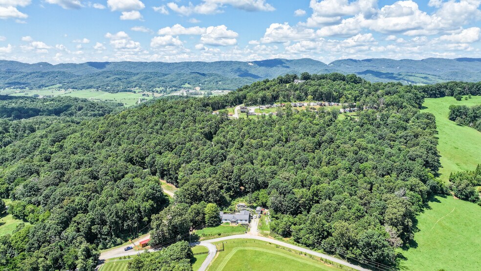 More Photos Of 180 Lakeland Ridge Rd, Bean Station Specialty For Sale