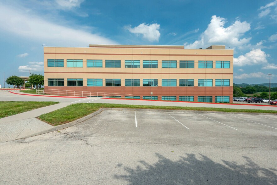 More Photos Of 120 Hospital Dr, Jefferson City Medical For Lease