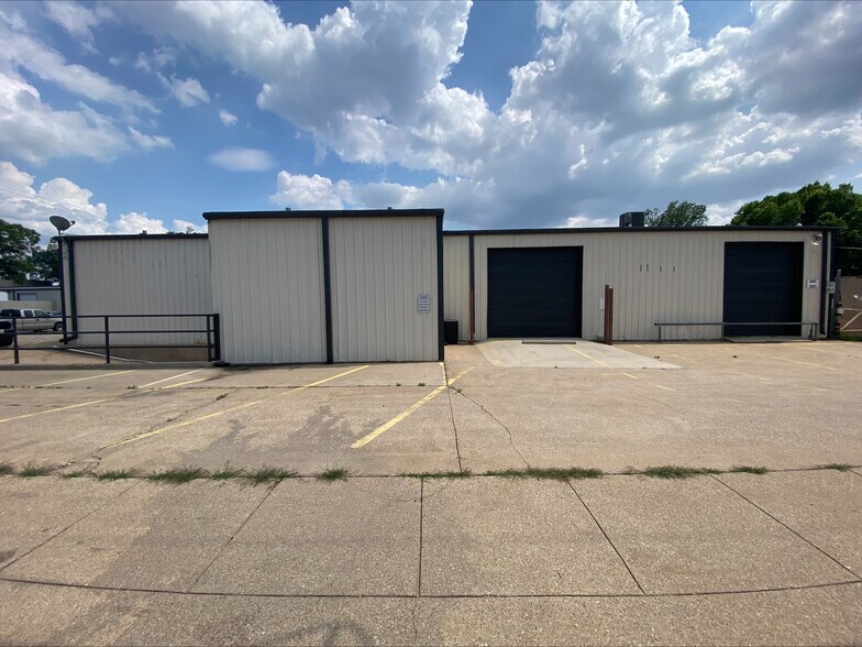 More Photos Of 2333-2337 Delante St, Haltom City Warehouse For Sale