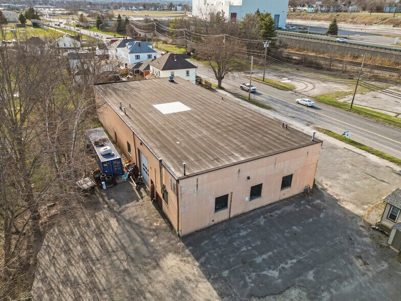 More Photos Of 1260 East St, Pittsfield Freestanding For Sale