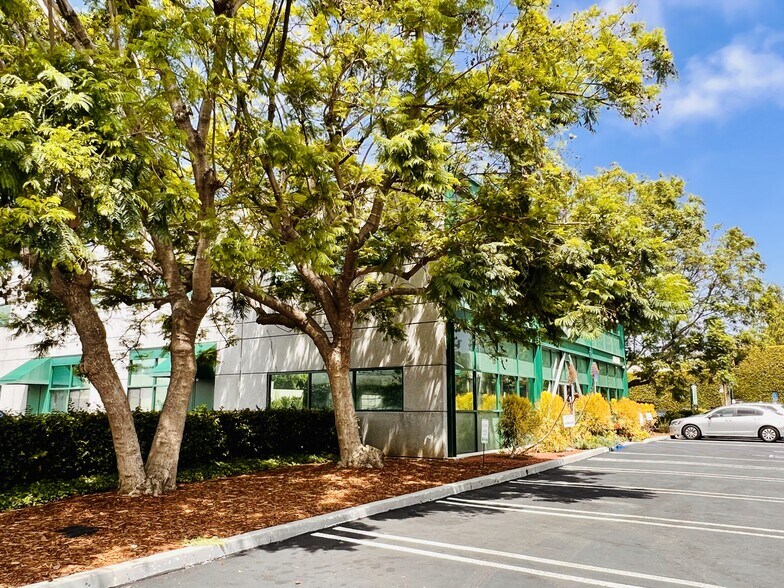 More Photos Of 10549-10555 Jefferson Blvd, Culver City Unknown For Lease