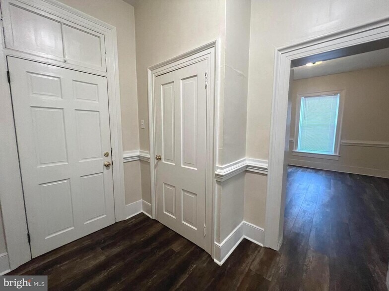 More Photos Of 121-125 N Main St, Woodstock Storefront Retail Residential For Sale