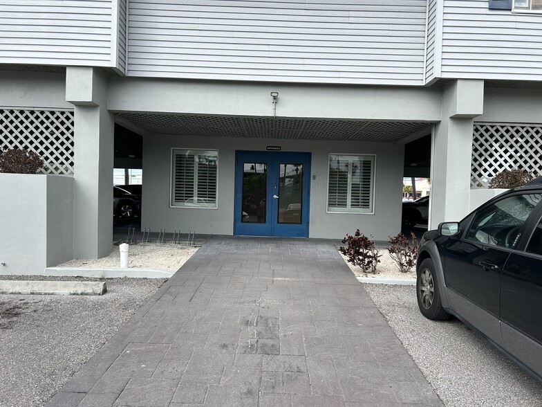 More Photos Of 3909 E Bay Dr, Holmes Beach Medical For Sale