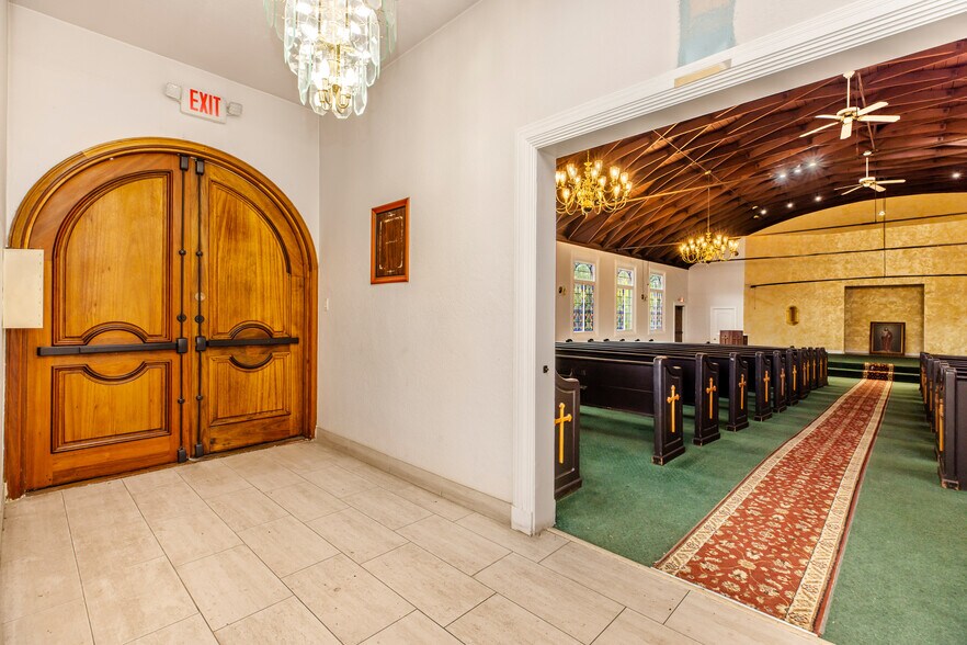 More Photos Of 632 W Stocker St, Glendale Religious Facility For Sale