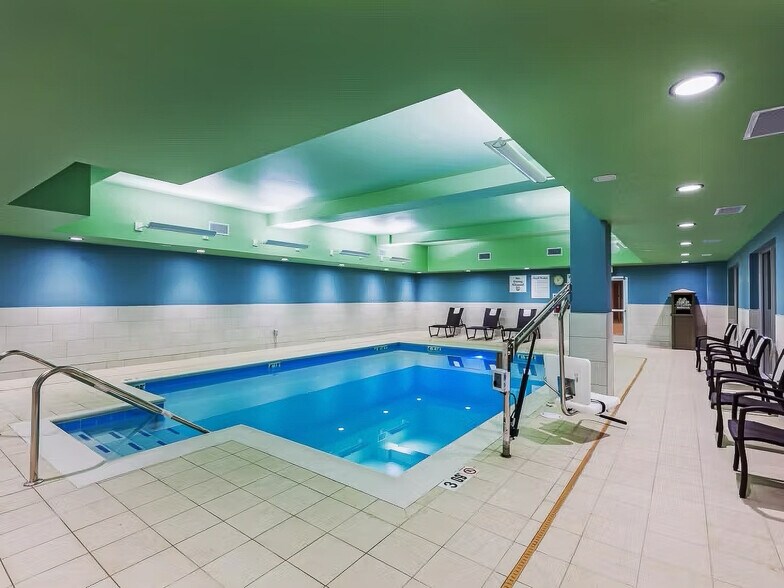 More Photos Of 3401 Blue Comet Dr, Chanute Hotel For Sale