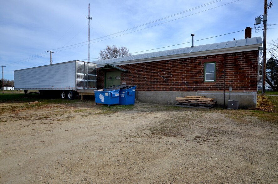 More Photos Of 514 Railroad Ave, Viroqua Manufacturing For Sale