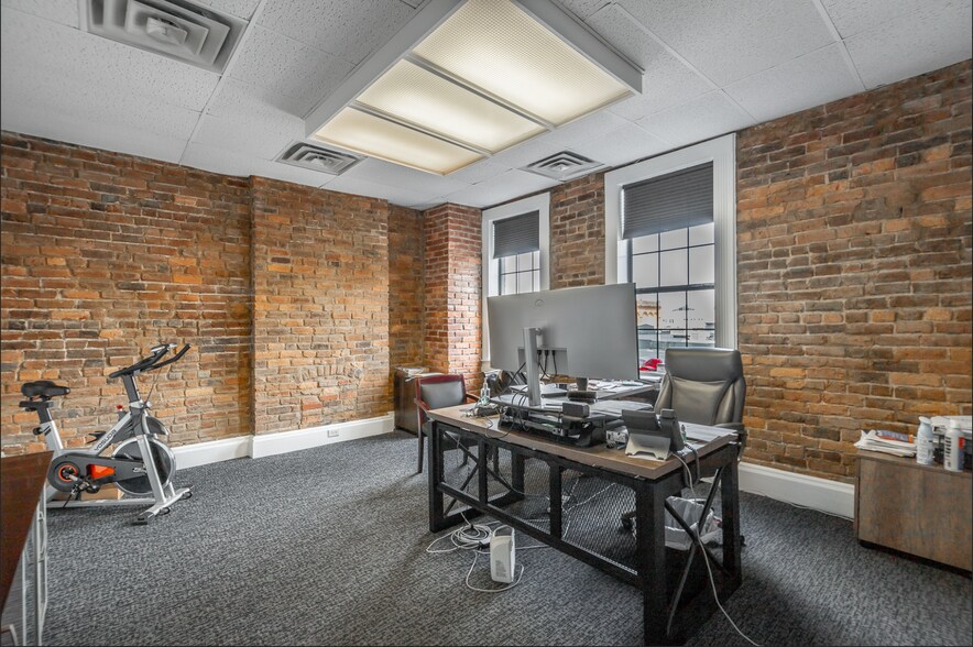More Photos Of 111 E 8th St, Chattanooga Office For Sale