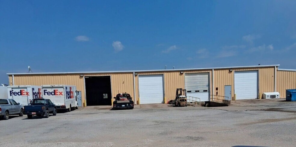 More Photos Of 801 N 54th St, Enid Truck Terminal For Sale