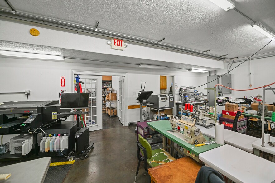 More Photos Of 20204 Schiel Rd, Cypress Warehouse For Sale