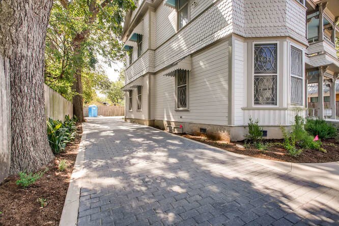 More Photos Of 1301 E Cesar Chavez St, Austin Loft Creative Space For Sale