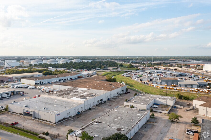 More Photos Of 9133-9139 Wallisville Rd, Houston Manufacturing For Lease