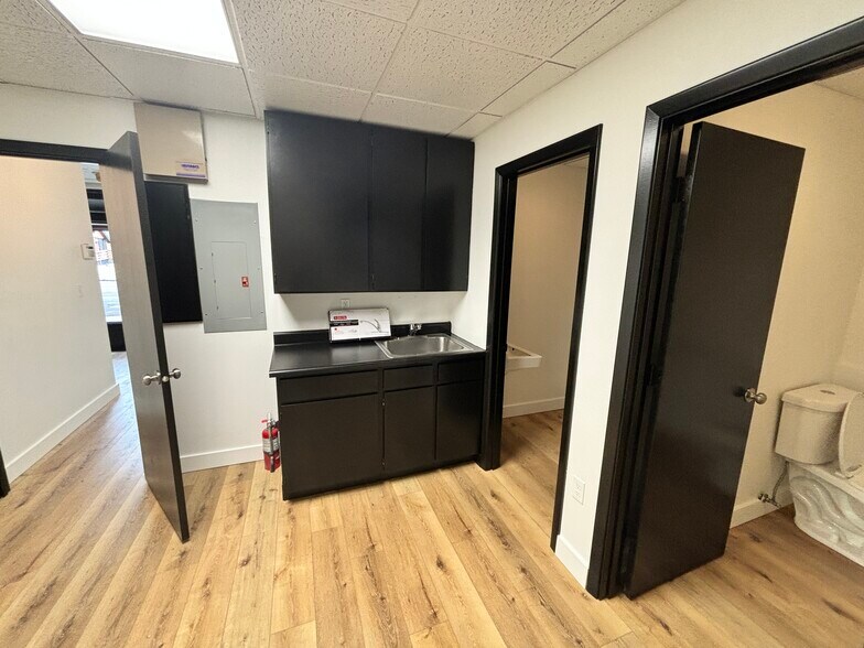 More Photos Of 2185 Liberty St NE, Salem Medical For Lease