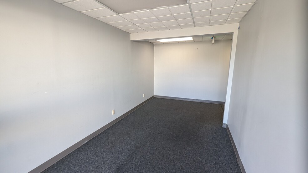 More Photos Of 5005 Lincolnway E, Mishawaka Warehouse For Lease