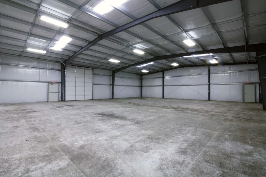 More Photos Of 405 Enterprise St, Longview Warehouse For Sale