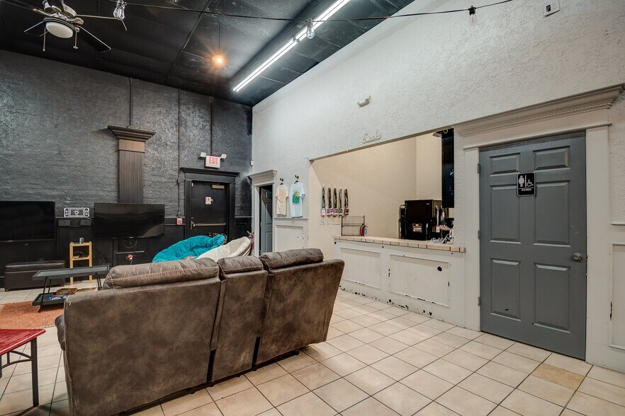 More Photos Of 5819 10th St, Katy Storefront For Sale