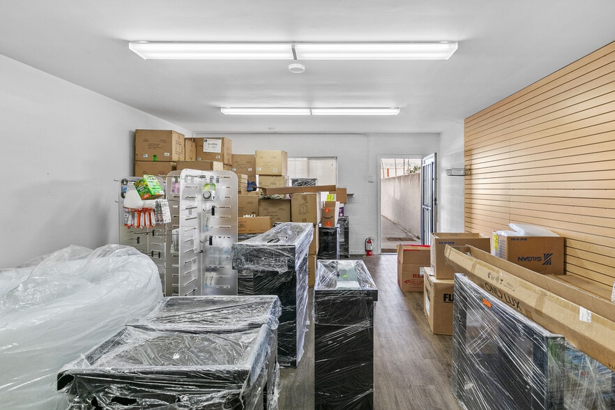 More Photos Of 1134 E Colorado St, Glendale Freestanding For Sale