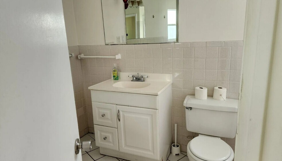 More Photos Of 621 Bay Esplanade, Clearwater Hotel For Sale