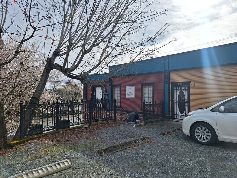 More Photos Of 291 Wallace St, Nanaimo General Retail For Sale