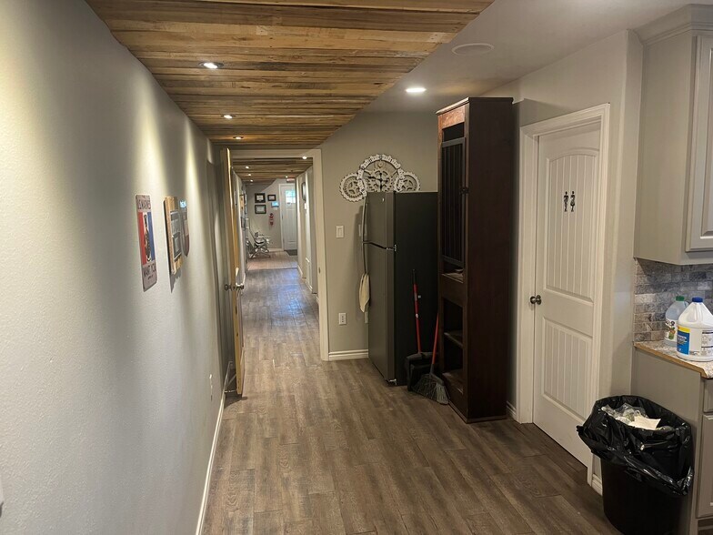 More Photos Of 6086 E State Highway 21, Bryan Warehouse For Sale