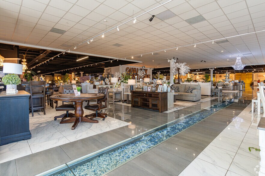 More Photos Of 3792 Ming Ave, Bakersfield General Retail For Sale