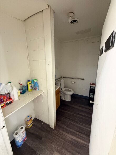 More Photos Of 1590 N Columbia St, Milledgeville Freestanding For Sale