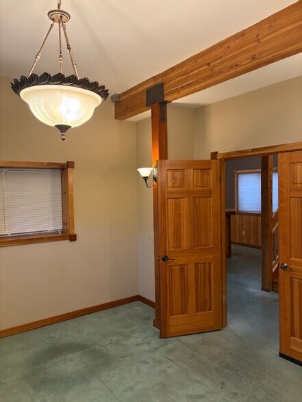 More Photos Of 338 NW 85th St, Seattle Office For Sale