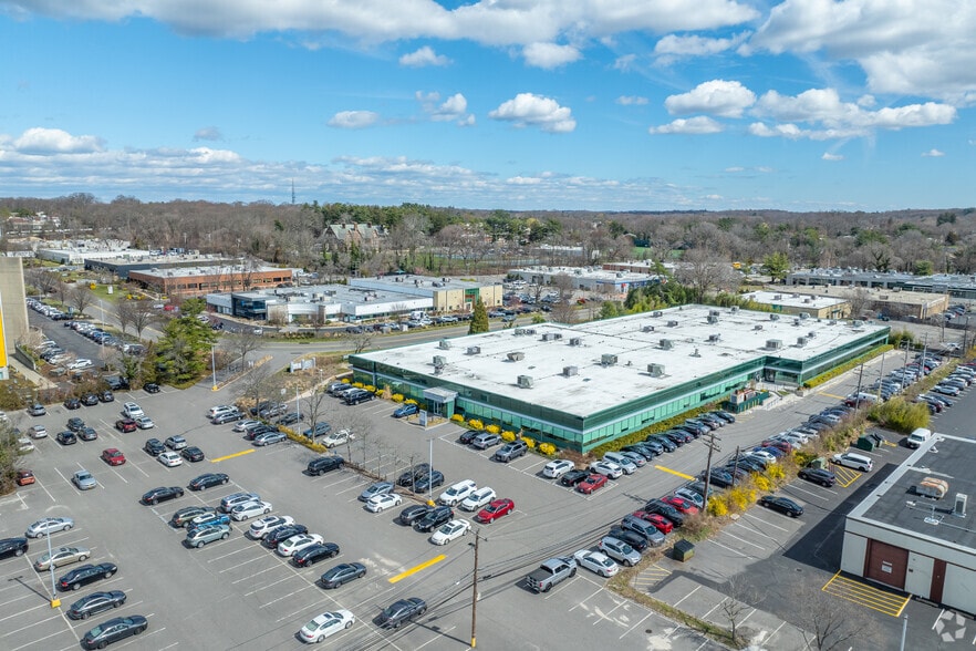 More Photos Of 177-199 Crossways Park Dr, Woodbury Office For Lease