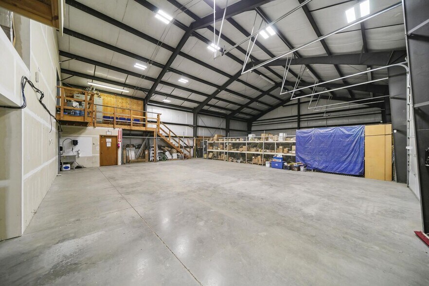 More Photos Of 128 Oyster Bay Ave, Bremerton Industrial For Lease