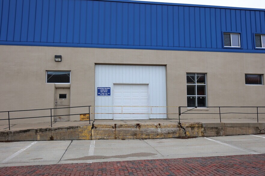 More Photos Of 138 N 16th St, Blair Manufacturing For Sale