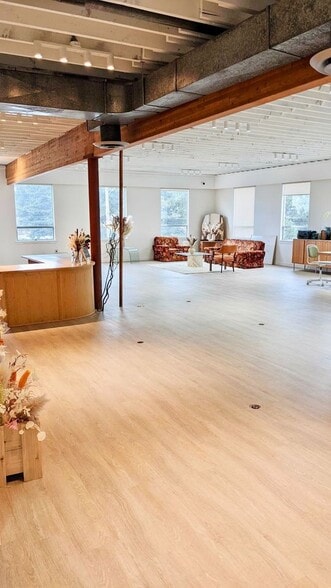 More Photos Of 8321 Willard St, Burnaby Warehouse For Lease