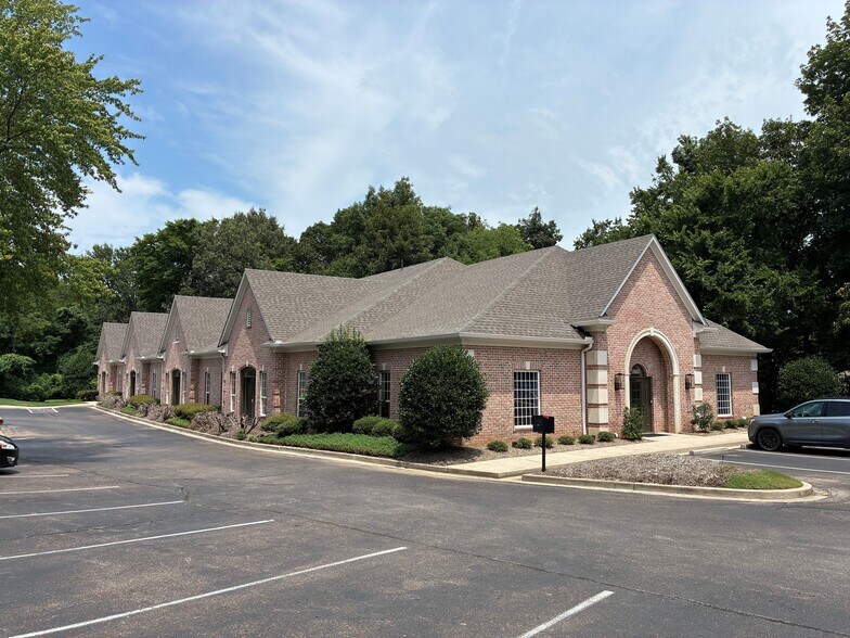 More Photos Of 5880 Ridge Bend Rd, Memphis Office For Sale