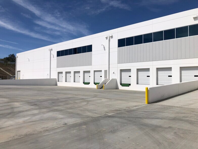 More Photos Of 14 Longitude Way, Corona Distribution For Sale