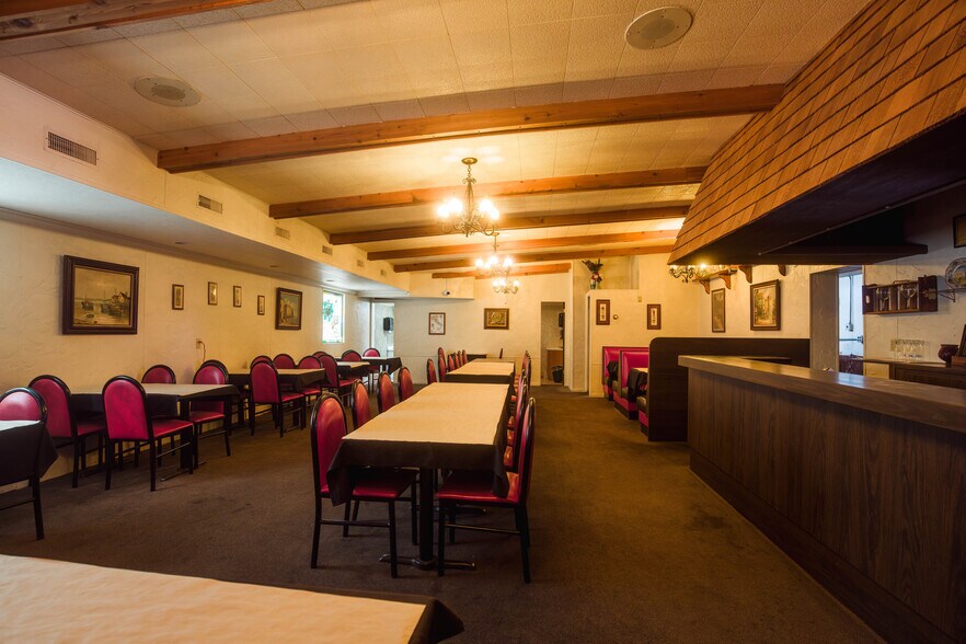 More Photos Of 720 N Wisconsin Ave, Elkhorn Restaurant For Sale
