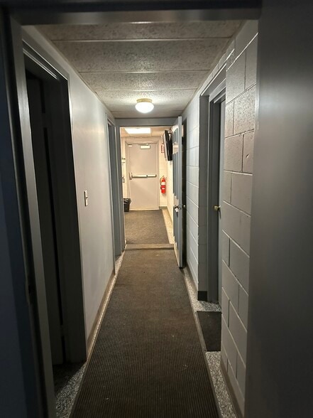 More Photos Of 238 Ledyard St, Hartford Auto Repair For Lease
