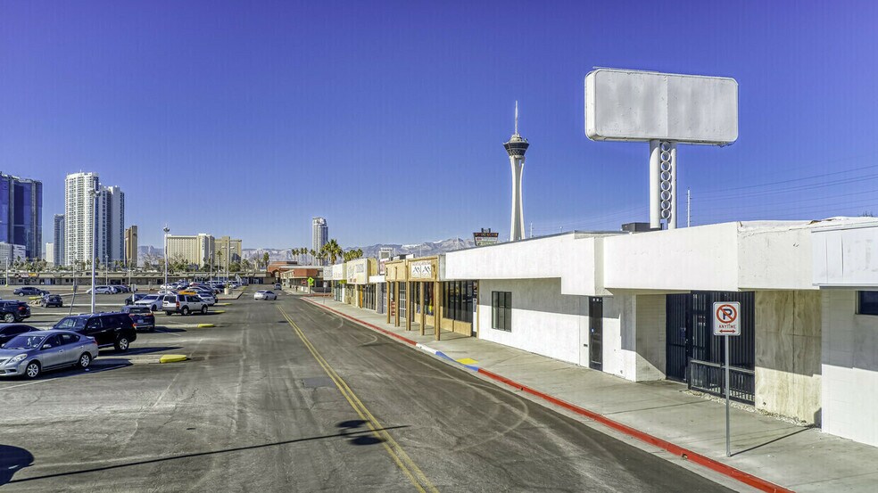 More Photos Of 953 E Sahara Ave, Las Vegas Freestanding For Lease