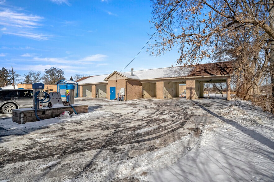 More Photos Of 25957 Gibraltar Rd, Flat Rock Carwash For Sale
