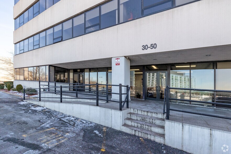 More Photos Of 30-50 Whitestone Expy, Flushing Office For Lease
