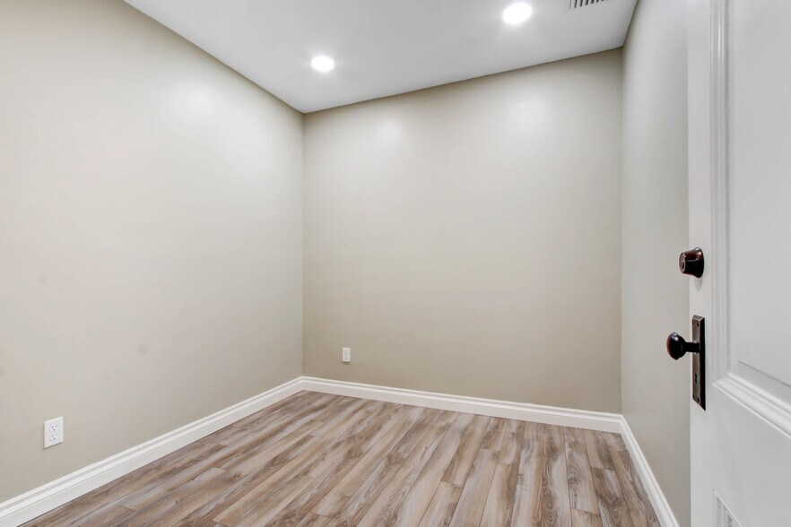 More Photos Of 5709 E Beverly Blvd, Los Angeles Office Residential For Lease