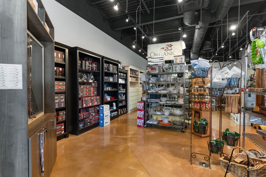 More Photos Of 109 Harmony Crossing, Eatonton Storefront Retail Office For Sale