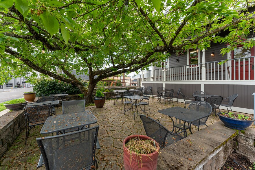 More Photos Of 115 N Washington St, Newberg Restaurant For Sale