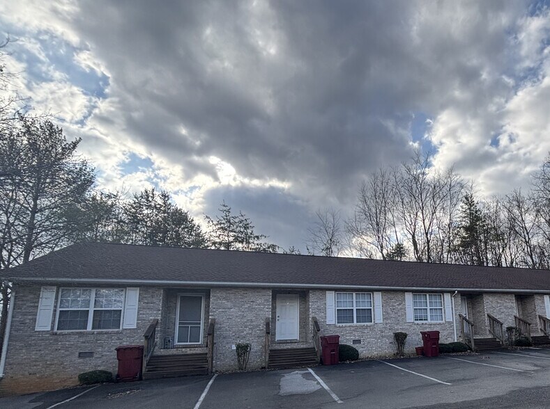 Primary Photo Of 2820 Plymouth Rd, Johnson City Apartments For Sale